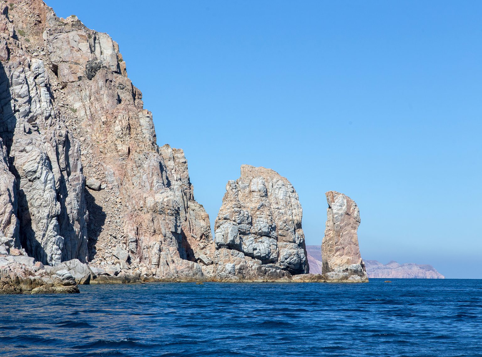 Rock formations bird cliffs at Isla Espiritu Santo, La Paz, Mexico