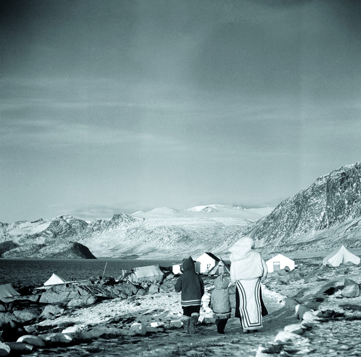 Inuit women and children Pangnirtung 1940s by George Hunter