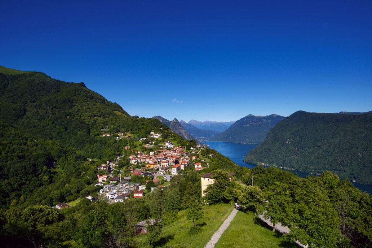 Crossing Switzerland 's invisible borders